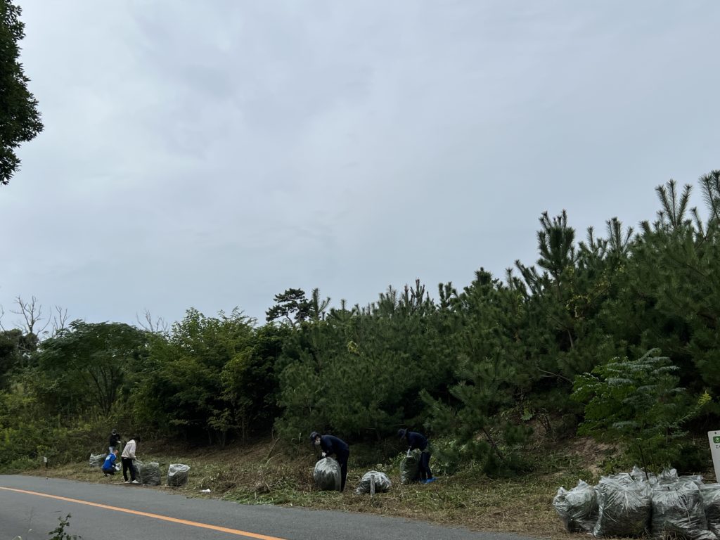 さつき松原清掃中